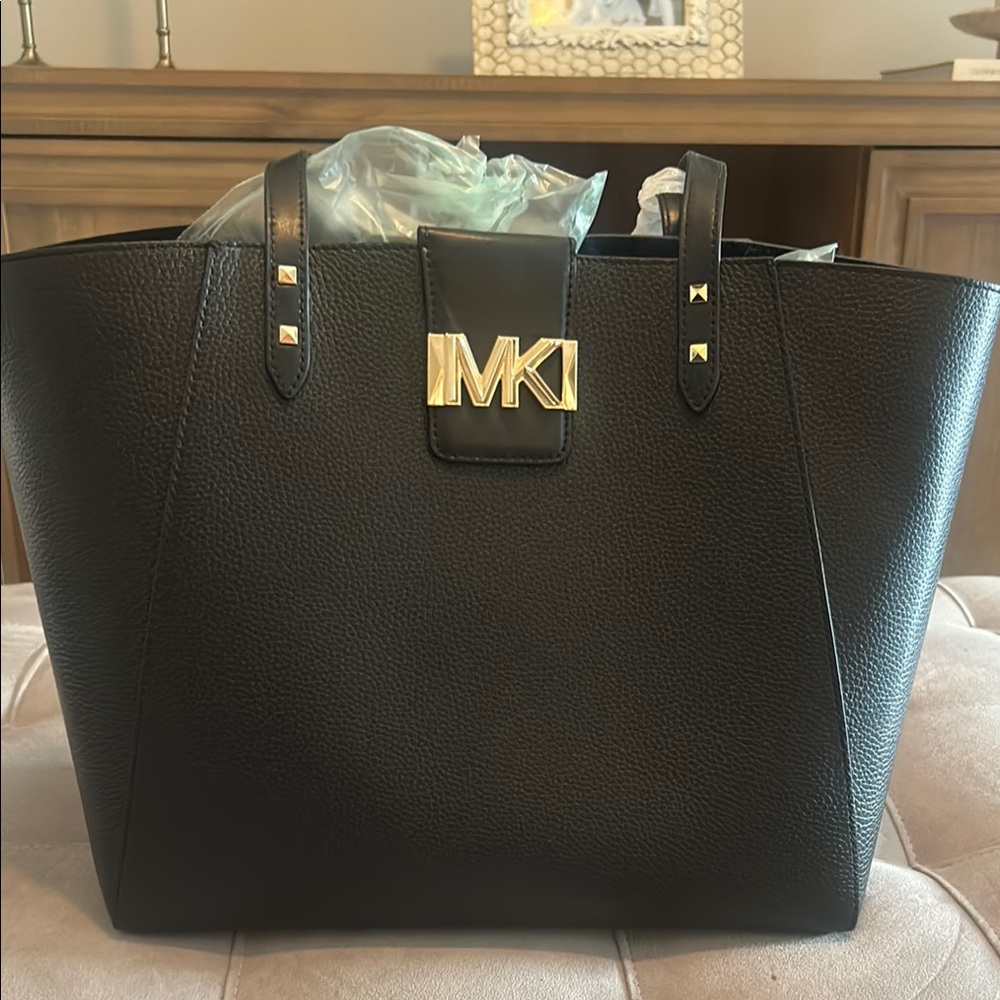 Michael Kors Karlie Large pebbled Black Tote Bag